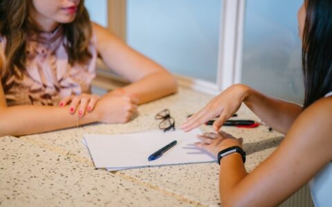 WHY UTILIZING A SINGLE PROVIDER FOR MEDICAL AND PHARMACY BENEFITS MANAGEMENT HELPS WITH CLAIMANT EXPERIENCE WHY UTILIZING A SINGLE PROVIDER FOR MEDICAL AND PHARMACY BENEFITS MANAGEMENT HELPS WITH CLAIMANT EXPERIENCE